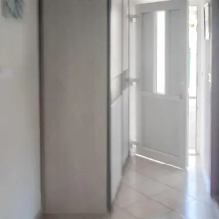Awesome Apartment In Sutivan With House Sea View