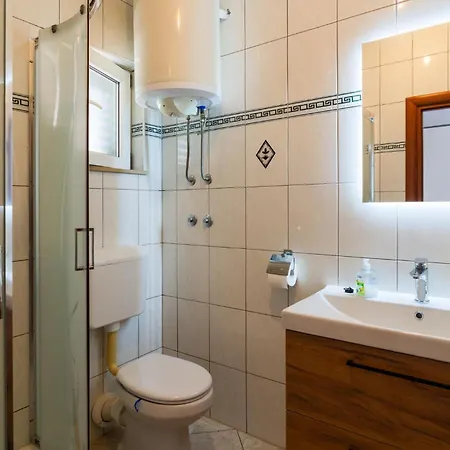 Awesome Apartment In Sutivan With House Sea View Διαμέρισμα *
